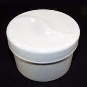 Prothesenbeh&auml;lter Zahnspangendose mit Siebeinsatz und Deckel granit-weiss